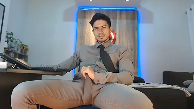 Andrew 4  online show from November 11, 2:39 am