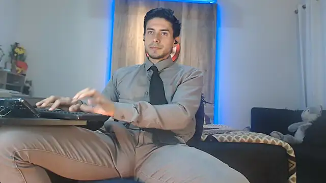 Snapshot of Andrew_4_ chatting on September 9, 5:28 am Andrew 4  online show from September 9, 5:28 am