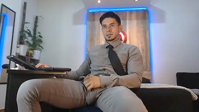 Andrew 4  online show from March 4, 2:41 am