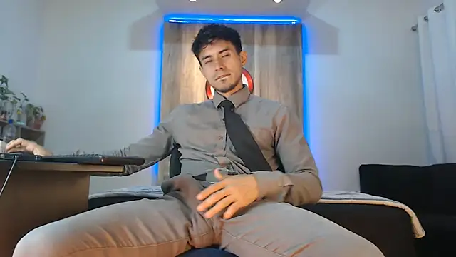 Andrew 4  online show from November 14, 1:53 am