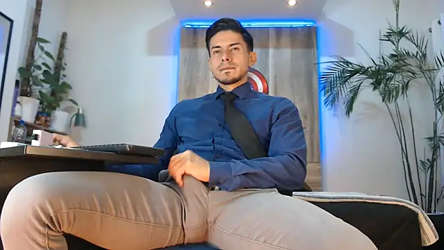 Andrew 4  online show from May 9, 5:22 am