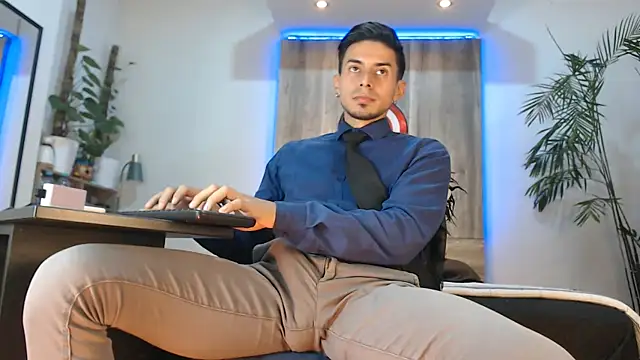 Andrew 4  online show from May 28, 1:13 am