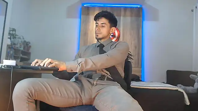 Andrew 4  online show from November 15, 1:42 am