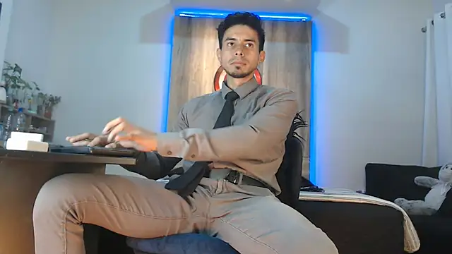 Andrew 4  online show from November 16, 8:30 am