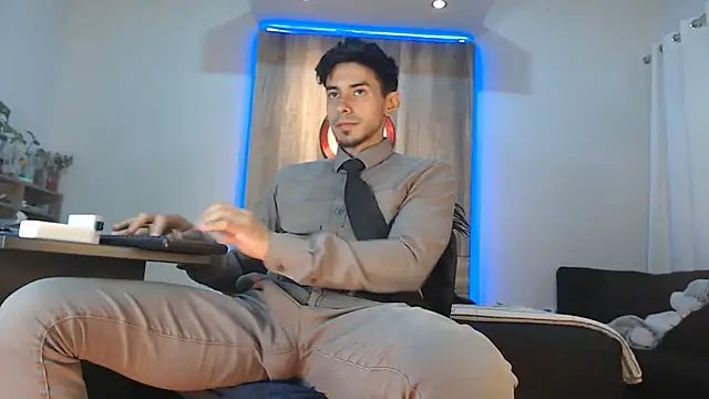 Andrew 4  online show from November 17, 2:26 am