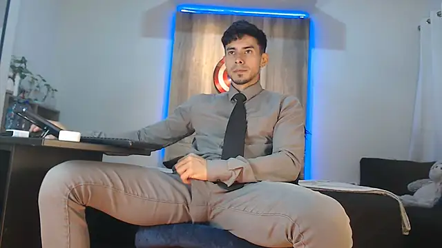 Andrew 4  online show from November 7, 4:06 am