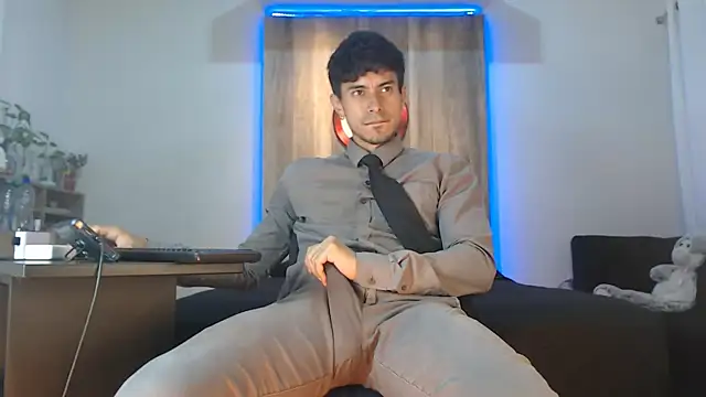 Andrew 4  online show from November 25, 2:45 am