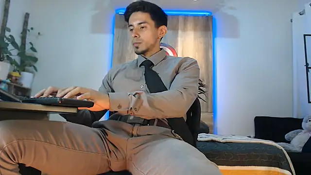 Andrew 4  online show from February 20, 1:57 am