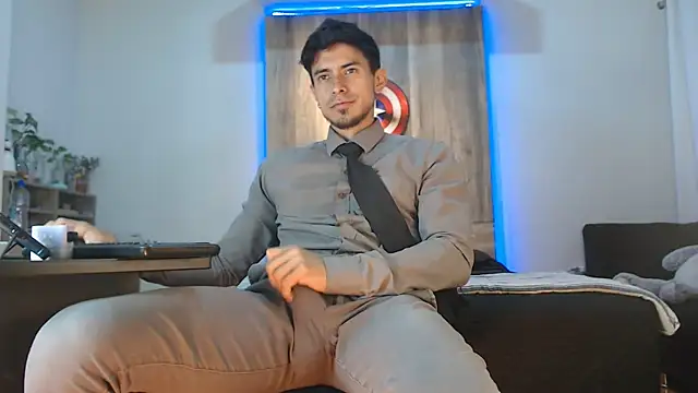 Andrew 4  online show from November 18, 4:38 am