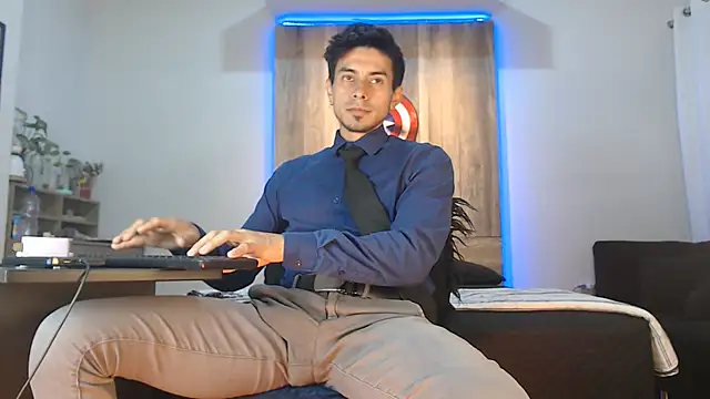 Andrew 4  online show from November 29, 2:23 am