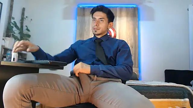 Andrew 4  online show from February 18, 1:25 am