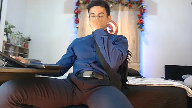 Andrew 4  online show from December 18, 5:45 am