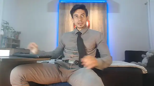 Andrew 4  online show from November 27, 1:06 am