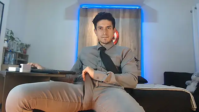 Andrew 4  online show from November 23, 8:02 am