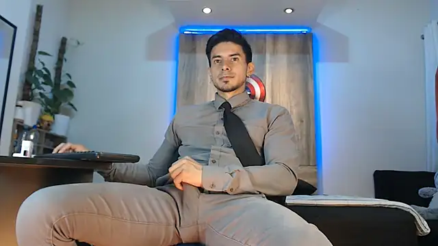 Andrew 4  online show from March 12, 1:44 am