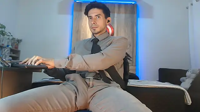 Andrew 4  online show from November 24, 3:50 am