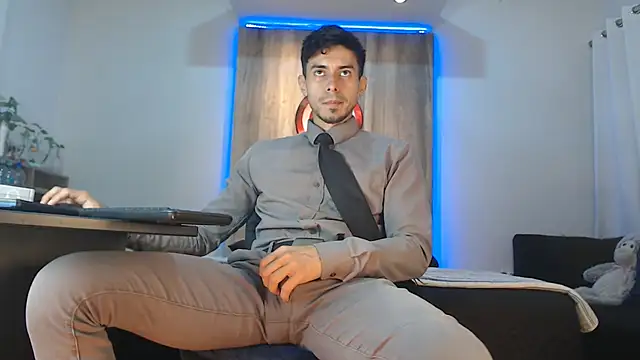 Andrew 4  online show from November 8, 4:27 am