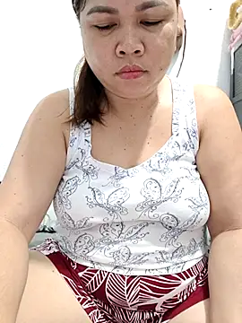 XXLorie 02 online show from April 26, 8:50 pm