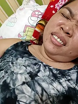 Snapshot of XXLorie_02 chatting on July 1, 4:24 am XXLorie 02 online show from July 1, 4:24 am