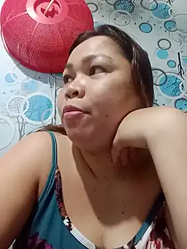 XXLorie 02 online show from May 15, 9:13 pm