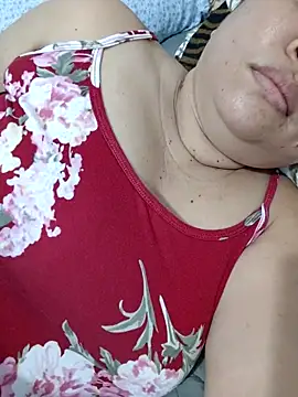 XXLorie 02 online show from May 10, 1:46 pm