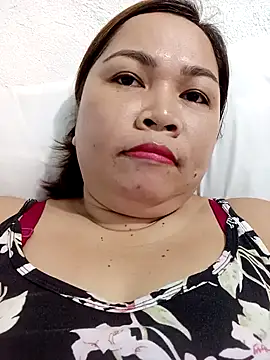 Snapshot of XXLorie_02 chatting on November 25, 12:44 am XXLorie 02 online show from November 25, 12:44 am