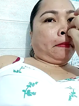 Snapshot of XXLorie_02 chatting on September 24, 1:24 am XXLorie 02 online show from September 24, 1:24 am