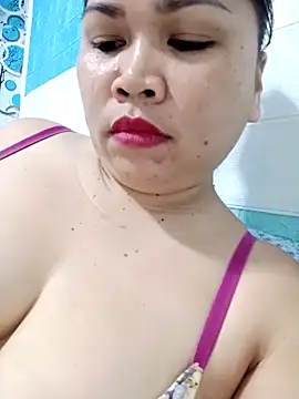 Snapshot of XXLorie_02 chatting on March 14, 1:02 pm XXLorie 02 online show from March 14, 1:02 pm