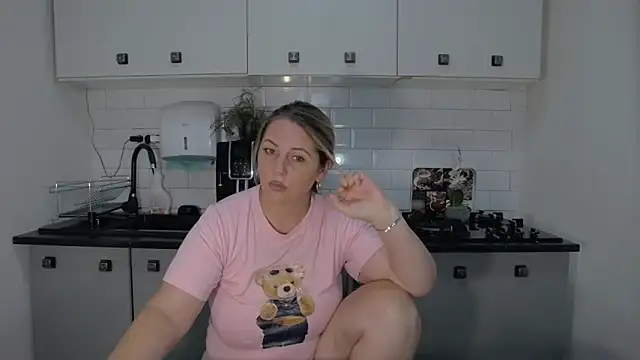 Snapshot of erikaerika chatting on September 14, 6:36 am erikaerika online show from September 14, 6:36 am