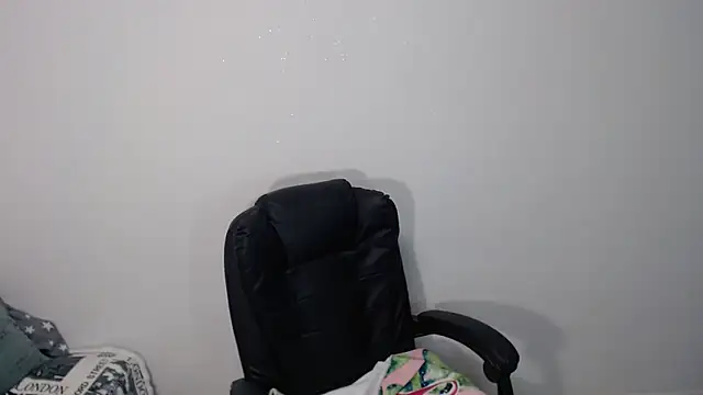 Snapshot of erikaerika chatting on October 1, 9:25 am erikaerika online show from October 1, 9:25 am