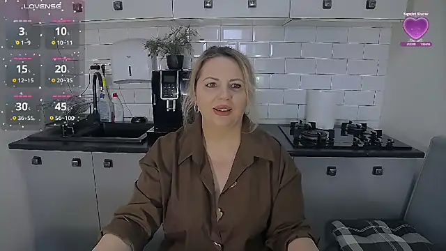 erikaerika online show from February 20, 8:49 am