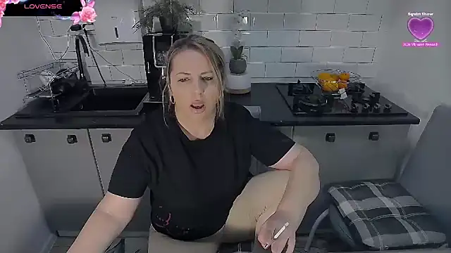 erikaerika online show from December 16, 7:45 am