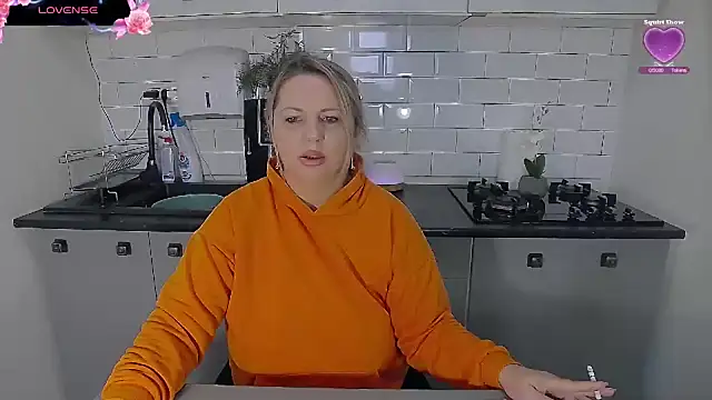 erikaerika online show from January 12, 10:55 am