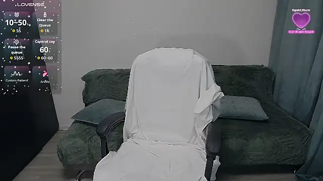 erikaerika online show from February 11, 7:08 am