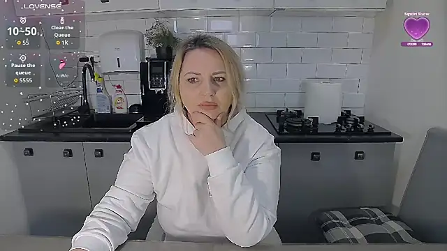 erikaerika online show from March 4, 9:17 am