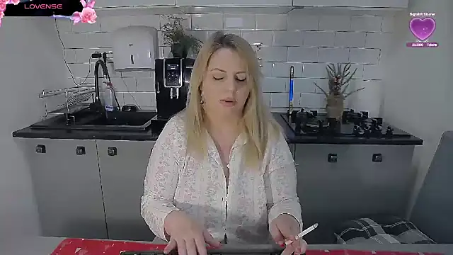 erikaerika online show from January 10, 7:47 am