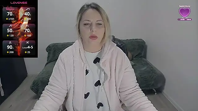 erikaerika online show from April 24, 6:48 am