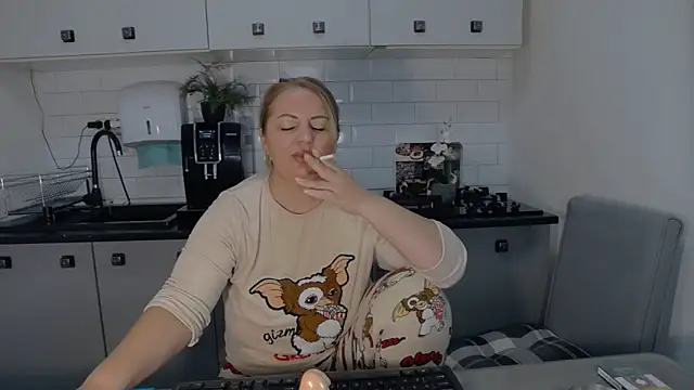 Snapshot of erikaerika chatting on September 20, 6:29 am erikaerika online show from September 20, 6:29 am