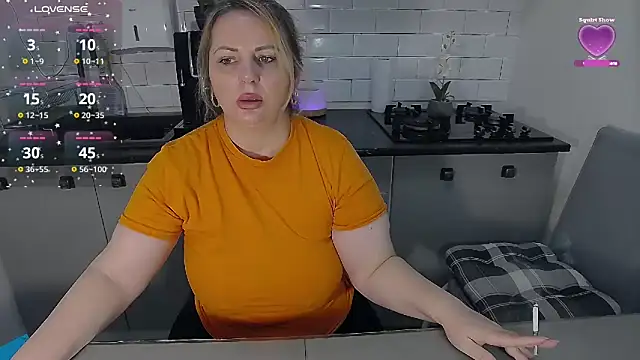 erikaerika online show from February 9, 8:23 am