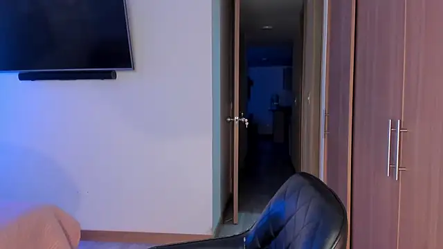 AmyDavis  online show from August 4, 11:53 pm