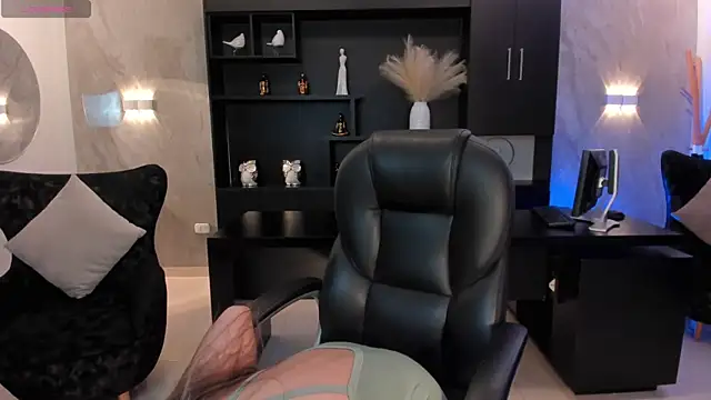 AmyDavis  online show from January 12, 5:22 pm