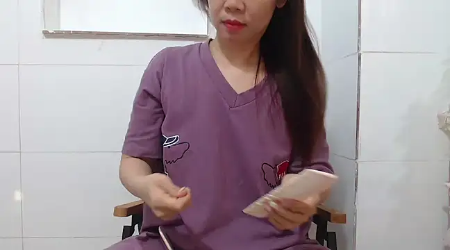 Snapshot of AsianPussie4u chatting on February 19, 1:40 am AsianPussie4u online show from February 19, 1:40 am