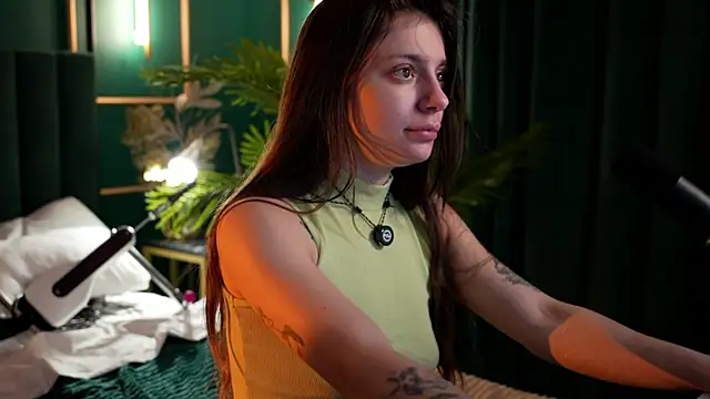 Snapshot of Eille_Elfie chatting on December 1, 5:19 am Eille Elfie online show from December 1, 5:19 am