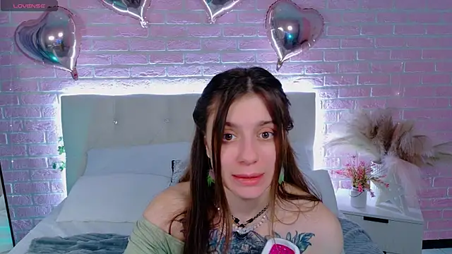 Snapshot of Eille_Elfie chatting on November 18, 5:55 am Eille Elfie online show from November 18, 5:55 am