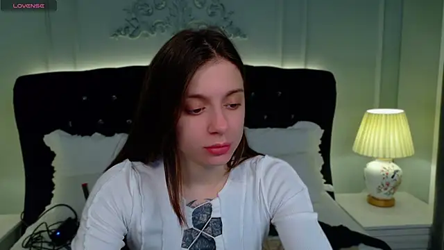 Snapshot of Eille_Elfie chatting on November 28, 5:18 am Eille Elfie online show from November 28, 5:18 am