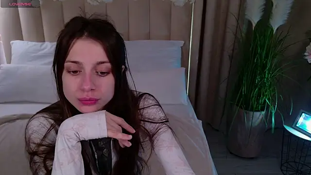 Eille Elfie online show from October 7, 4:35 am