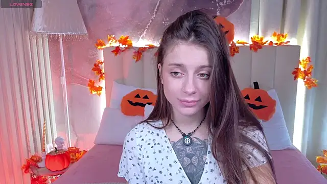 Eille Elfie online show from October 20, 5:20 am