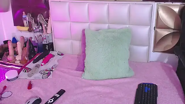 VIKY HOTT online show from September 16, 12:00 am