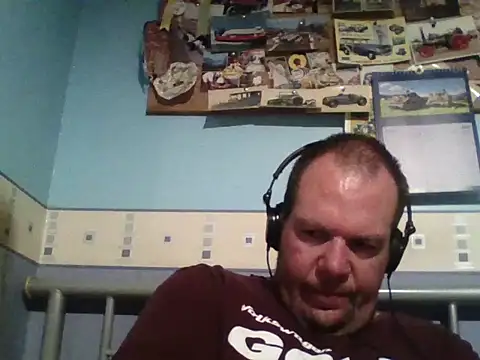 Snapshot of thickdick12331 chatting on October 17, 9:05 pm thickdick12331 online show from October 17, 9:05 pm
