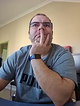 Snapshot of Andrew1900529 chatting on February 21, 1:22 pm Andrew1900529 online show from February 21, 1:22 pm